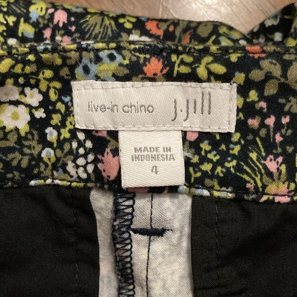 J Jill Live in‎ Chino pants floral print size 4